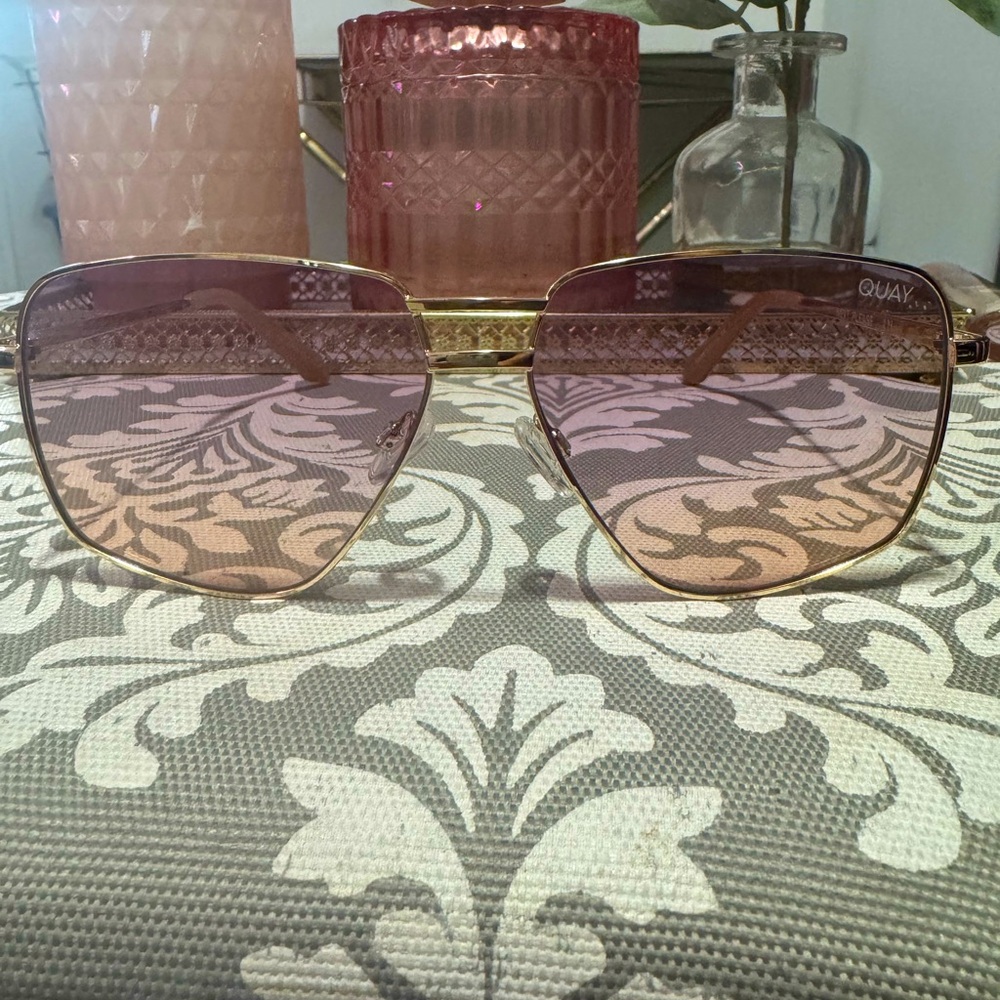 QUAY AUSTRALIA Next Please 126 Sunglasses
